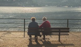 【专访】人口学家彭希哲：每年超2000万人退休，对新一轮“退休潮”应有所准备