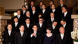 日本完成内阁改组，安倍麻生派继续保持影响力