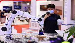 工信部副部长辛国斌：全球机器人产业迎来升级换代的重要机遇期 | 世界机器人大会
