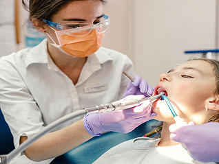 医保局对种植牙服务费限价4500元，种牙能否迎来亲民时代？