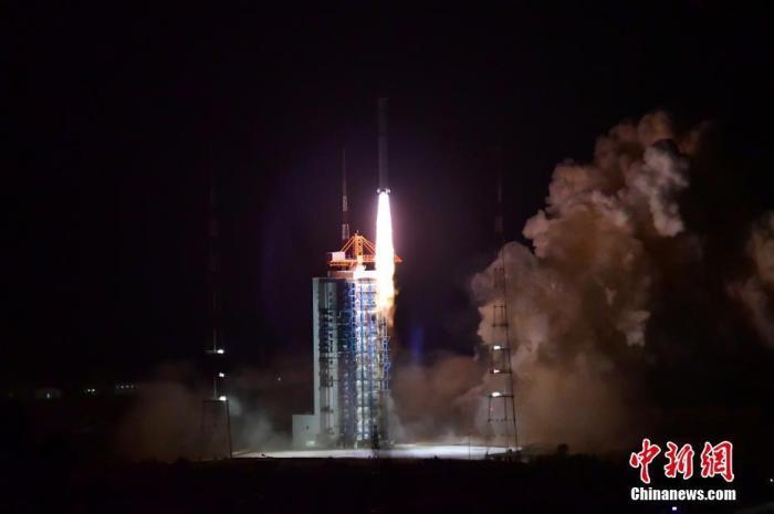 2021年10月14日18时51分，中国在太原卫星发射中心采用长征二号丁运载火箭，成功发射首颗太阳探测科学技术试验卫星“羲和号”。 a target='_blank' href='/'p中新社/a发 郑逃逃 摄