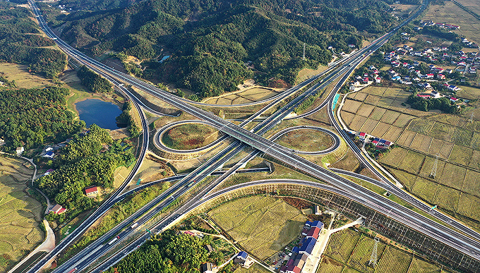 湖南首条智慧高速开通，这条公路“聪明”在哪里？ ​