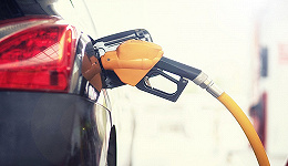 成品油价迎下半年最大降幅，92号汽油重返“7元时代”