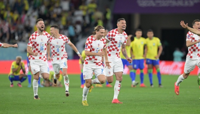 世界杯早报｜上半区两场1/4决赛均上演点球大战，克罗地亚与阿根廷携手晋级