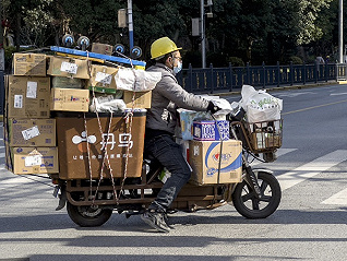 上海出台稳岗留工政策措施，8万多快递员受益
