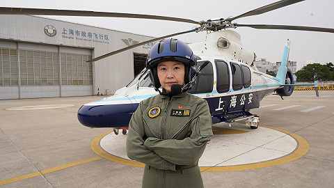 警务航空队飞行员卜佳露：在云端，守护上海｜闪光青年