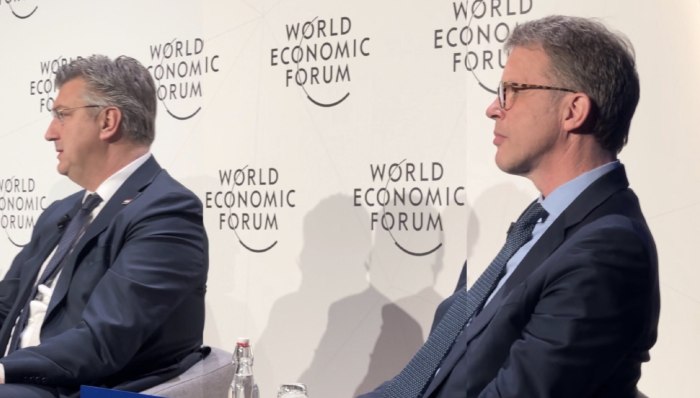 达沃斯现场 | 德意志银行CEO答界面新闻：中国重新开放将利好全球经济