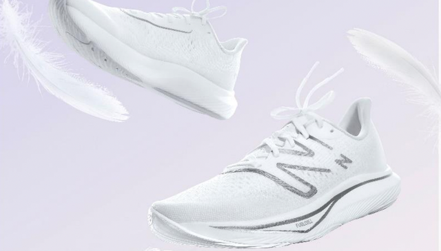 一周运动新品｜New Balance跑鞋升级，萨洛蒙户外机能风来袭| 界面新闻