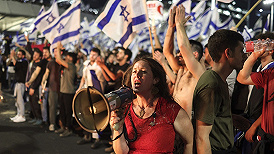 国防部长被开、60万人抗议，以色列发生了什么？