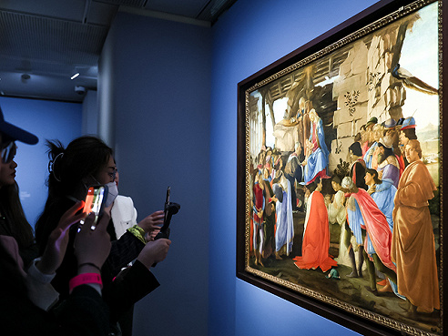 “波提切利與文藝復興”展昨開幕，《三博士朝圣》真跡抵滬 | 樂游上海藝術季