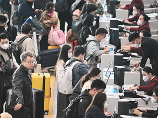 五一假期首日，鐵路、公路、地鐵、民航都已迎來客流高峰