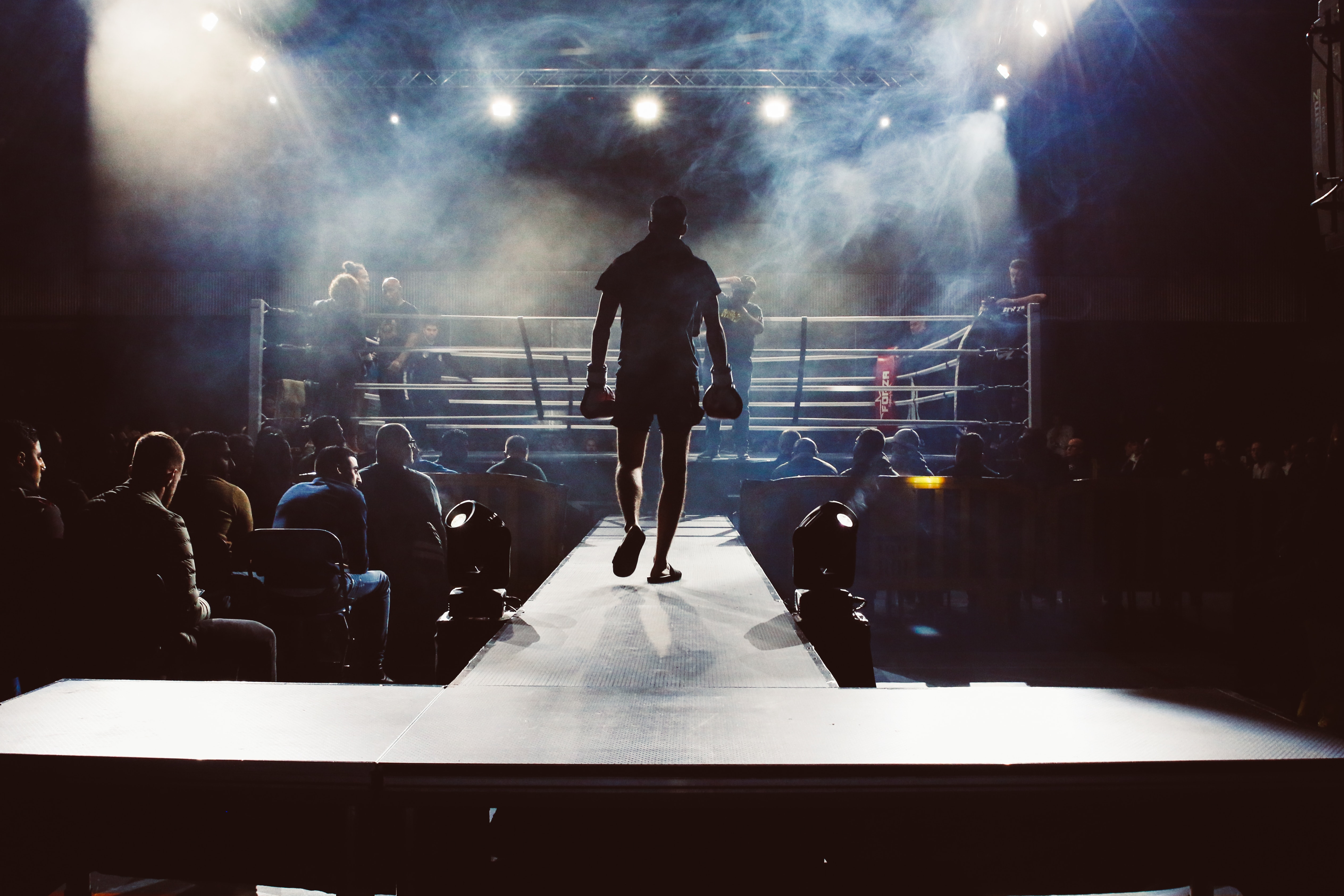 舞蹈小翻怎么翻_马斯克请来三届ufc格斗冠军当教练_梁靖康展吃货本性萌翻网友