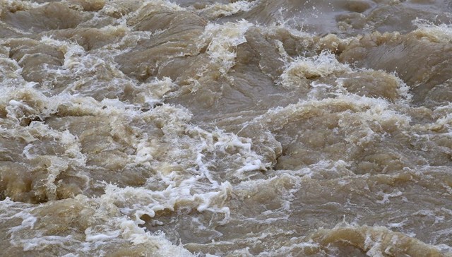 京津冀强降雨｜大清河上游滩里干渠突发决口，天津紧急转移6300余人