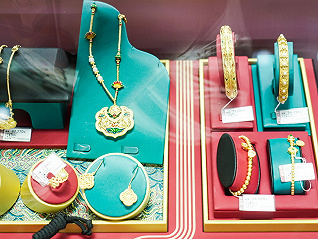 香港六福珠寶收購金至尊珠寶，成交價不到兩億元