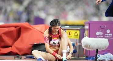 吴艳妮深夜回应抢跑风波，“预支”的商业价值没能用成绩兑现