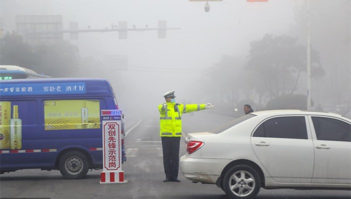 中央气象台发布大雾红色预警，今冬最强雾霾笼罩华北黄淮