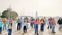 上海城市MV《Golden Hour》，這群美國青少年唱了一首 “獻給上海的歌”