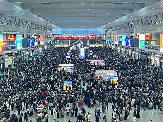 【圖集】武漢滯留列車基本恢復正常，各地高鐵站迎節前發送高峰