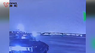 廣州瀝心沙大橋斷裂事故已致2人死亡3人失聯，涉事故車輛4輛，有公交車掉落，被船只撞斷瞬間畫面曝光