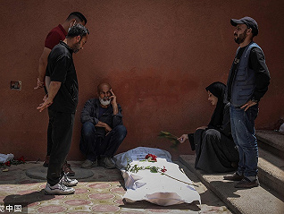 以军撤离后的加沙医院：垃圾堆下乱葬坑中，300具尸体堆积