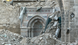 加沙地带文化遗产遭战争破坏，FBI协助大英博物馆追查丢失文物 | 文化周报