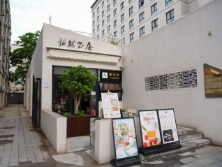 “百年金街”飘书香——首都“商业第一街”也是“文化会客厅”