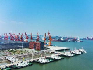 实探中国首个全流程智能化煤港：5万吨级运煤船24小时完成装货