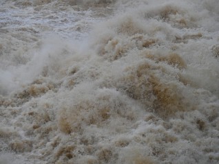 直通部委 | 公安部通报“黑校车核载7人实载22人” 11条中小河流发生超警洪水