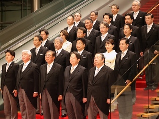 二度当选日本首相的石破茂或无法再偏离“安倍经济学”