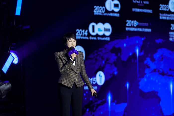 https://img1.jiemian.com/101/original/20250319/import_1742375344382420170014_a700xH.jpg