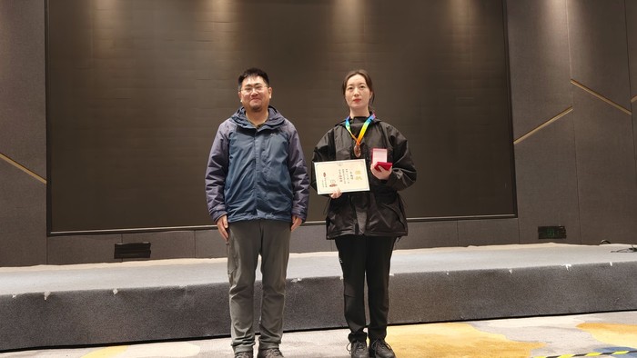 11-图：郑晓娟、穆芷祺获得优秀奖.jpg