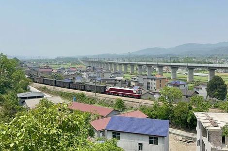 湖南焦柳铁路事故段已开始加装防护网