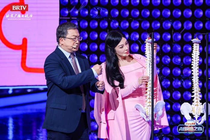 健康管理进入AI个性化体检“高定”时代,爱康AI焕燃之夜拉满“年轻态”