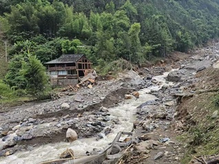 地方新闻精选 | 广西山洪泥石流救出3人已无生命体征 呼和浩特一连锁药房29个门店被处理