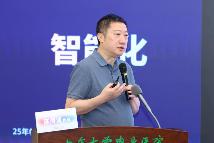 陈海波教授为大会致辞.png