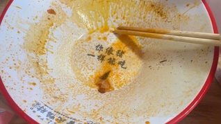 碗底“你像豬一樣能吃”，曹氏鴨脖觸怒消費(fèi)者，總部稱不干涉加盟店日常管理