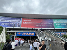 SNEC 2025：光伏巨头钱紧缩展台，储能反客为主