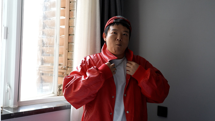 哈哈曹:我现在拼命巡演,就是怕脱口秀行业没有未来 | 进击的脱口秀演员⑥