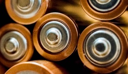 狂飆的鋰電江湖：超320個超級項目總投資超10000億元
