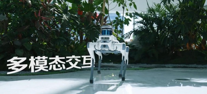 京东618的技术革命，数字人闯入直播间，智能体重构生产线|界面新闻，数字人引领京东618，技术革新重塑直播与生产线界面