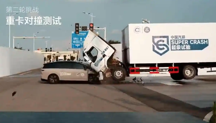 理想i8与重卡撞击试验引争议，乘龙卡车称“被摆了一道”
