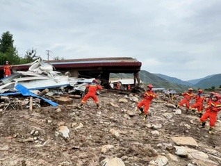 地方新闻精选 | 甘肃榆中急需清淤消杀物资 驴友穿越秦岭失联10余天获救