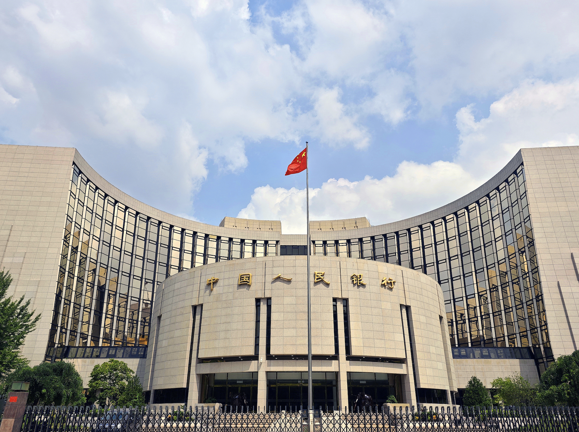 央行连续六个月加量续作MLF，继续展现适度宽松货币政策取向