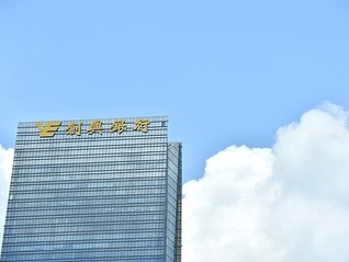 越秀房产基金将向关联人士出售越秀金融大厦50%权益，约34.33亿元