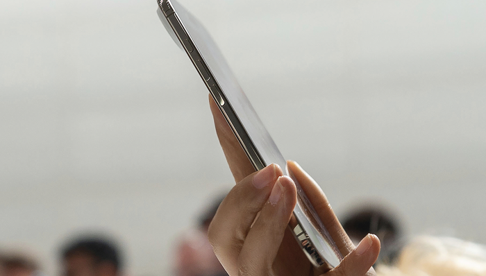 苹果最薄手机iPhone Air取消实体卡槽，国行版仅中国联通支持eSIM服务