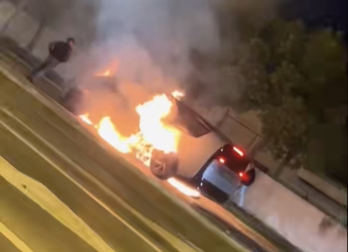 理想汽车回应MEGA起火事故：车门顺利打开，车内人员均安全离车