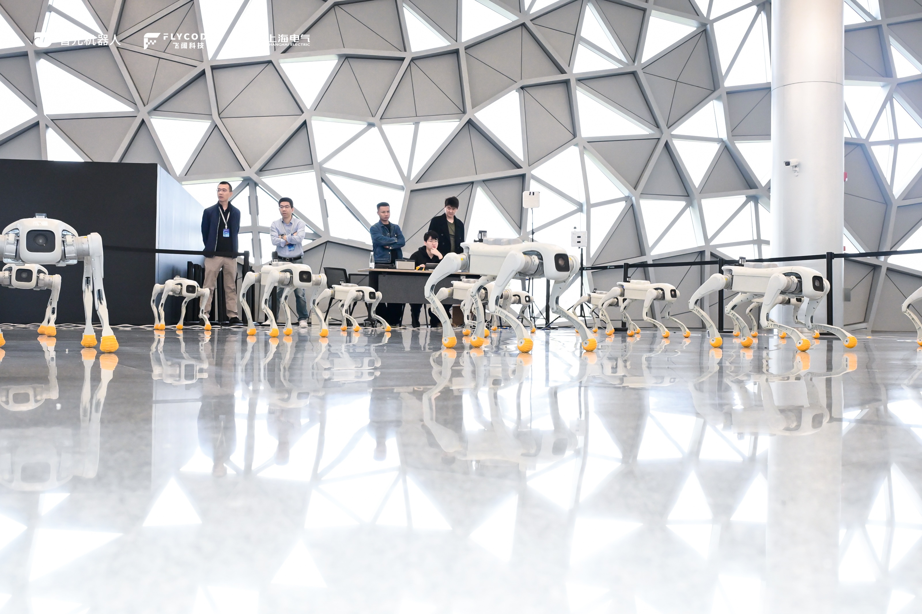 机器人租赁,会是万亿赛道的破局点吗?|界面新闻 · 科技