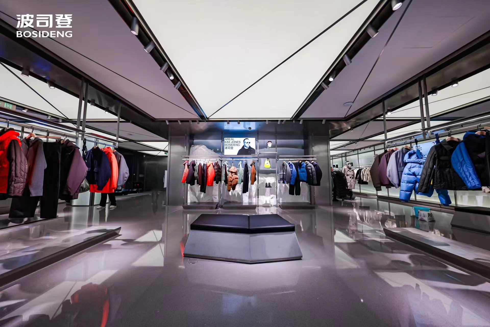 Miu Miu揭幕全国首家香水限时店,波司登Kim Jones合作款线下首发|是日美好事物