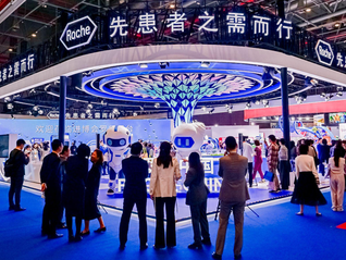 史上最强阵容亮相进博，“全勤生”罗氏继续加码中国 | 张江再出发