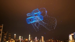 无人机群打造震撼光影对话，中阿广电合作在山城夜空开启新篇！